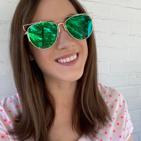 "Amira" Sunglasses || Green & Gold Mirror Aviator - Picture 5 of 9